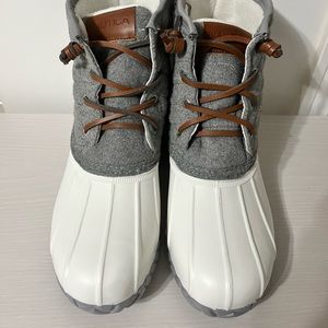 Never worn notice boots size 9